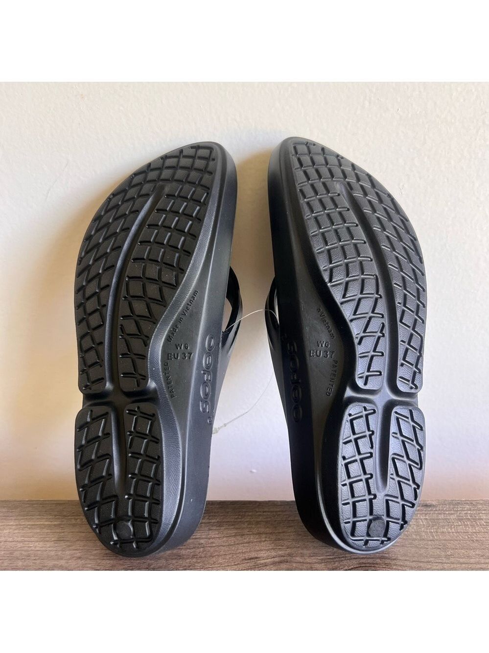 Oofos OOLaLa Women's Black Recovery Sandal Size 6 - Picture 7 of 8